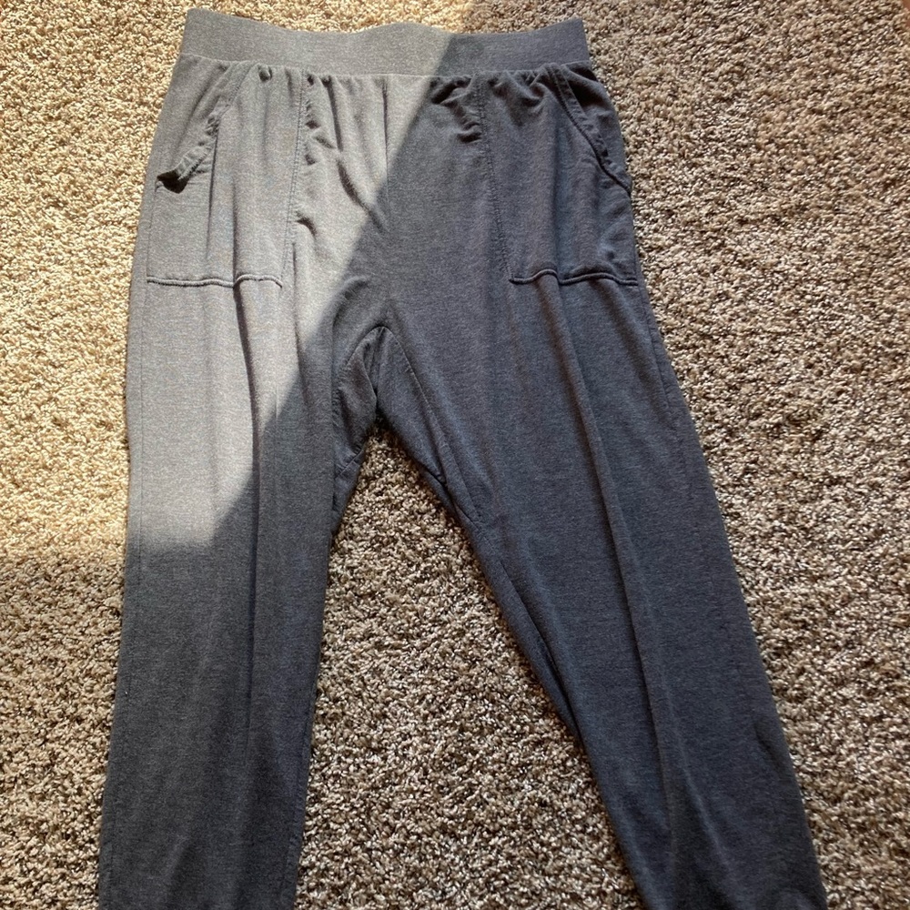 (NWOT) Women’s (M) “Stars Above” Gray Lounge Pants
